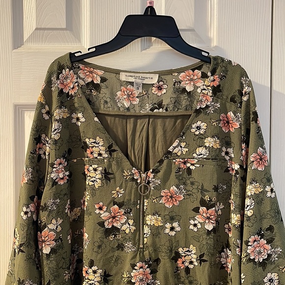 Tempted Hearts Shirt - Picture 2 of 6